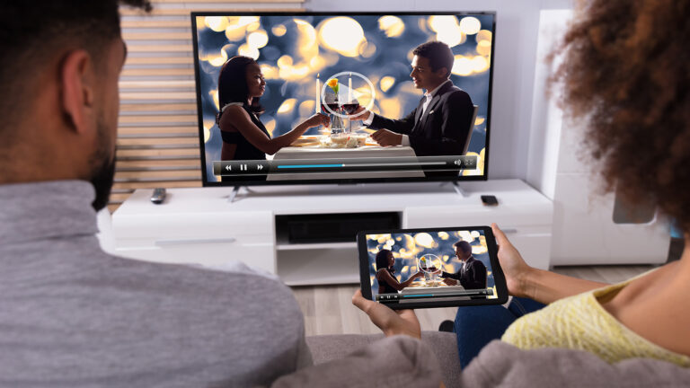 Publicité segmentée en TV : comment les annonceurs vont bientôt réunir le meilleur des deux mondes